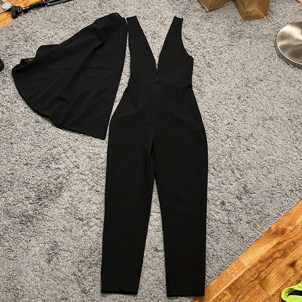 Very gorgeous overall. Black color. New item.